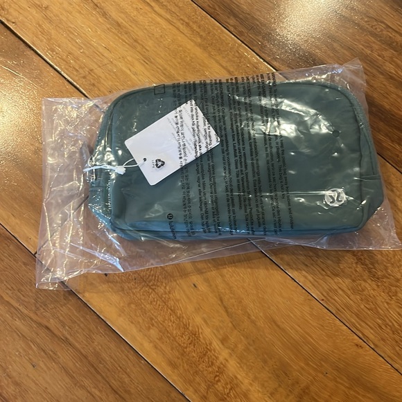 Lululemon belt bag - Picture 3 of 3
